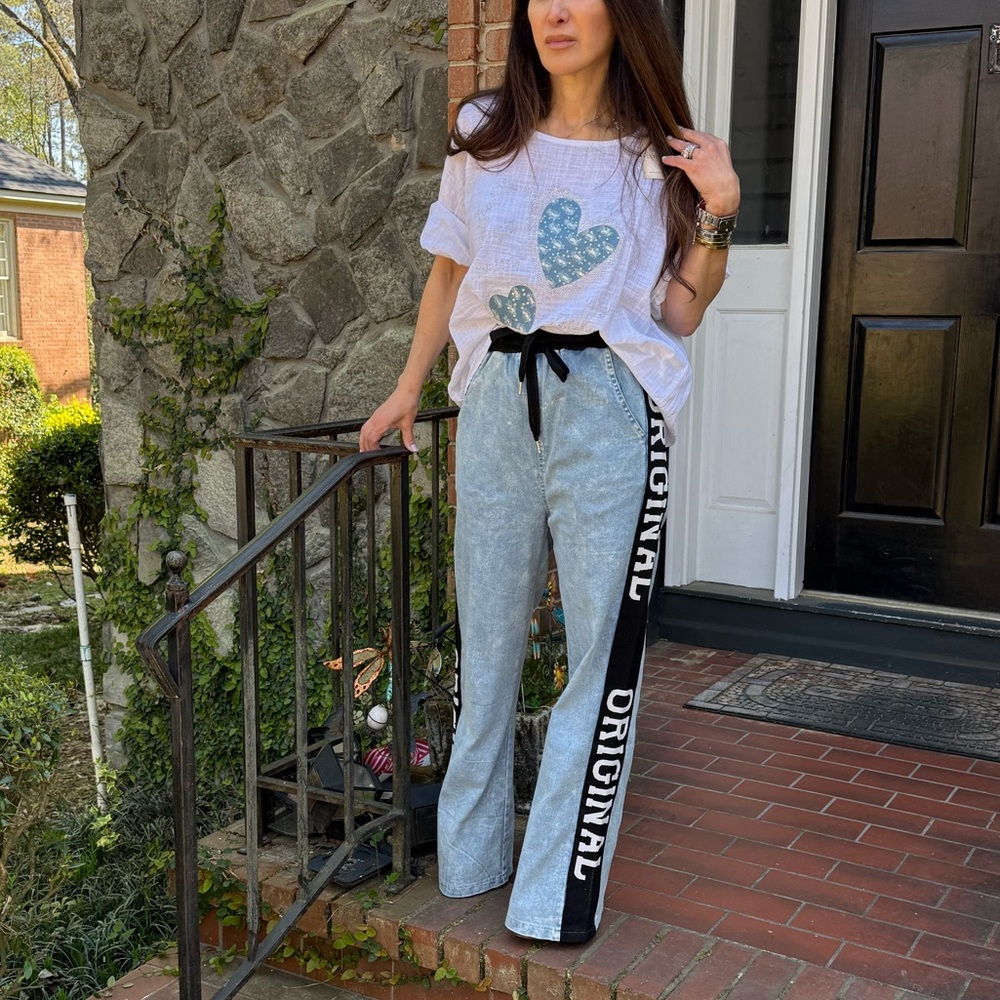 Stylish Wide Leg Jeans with Black Accents